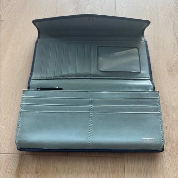 Vintage COACH Blue Leather Tri-fold Wallet - Picture 3 of 9